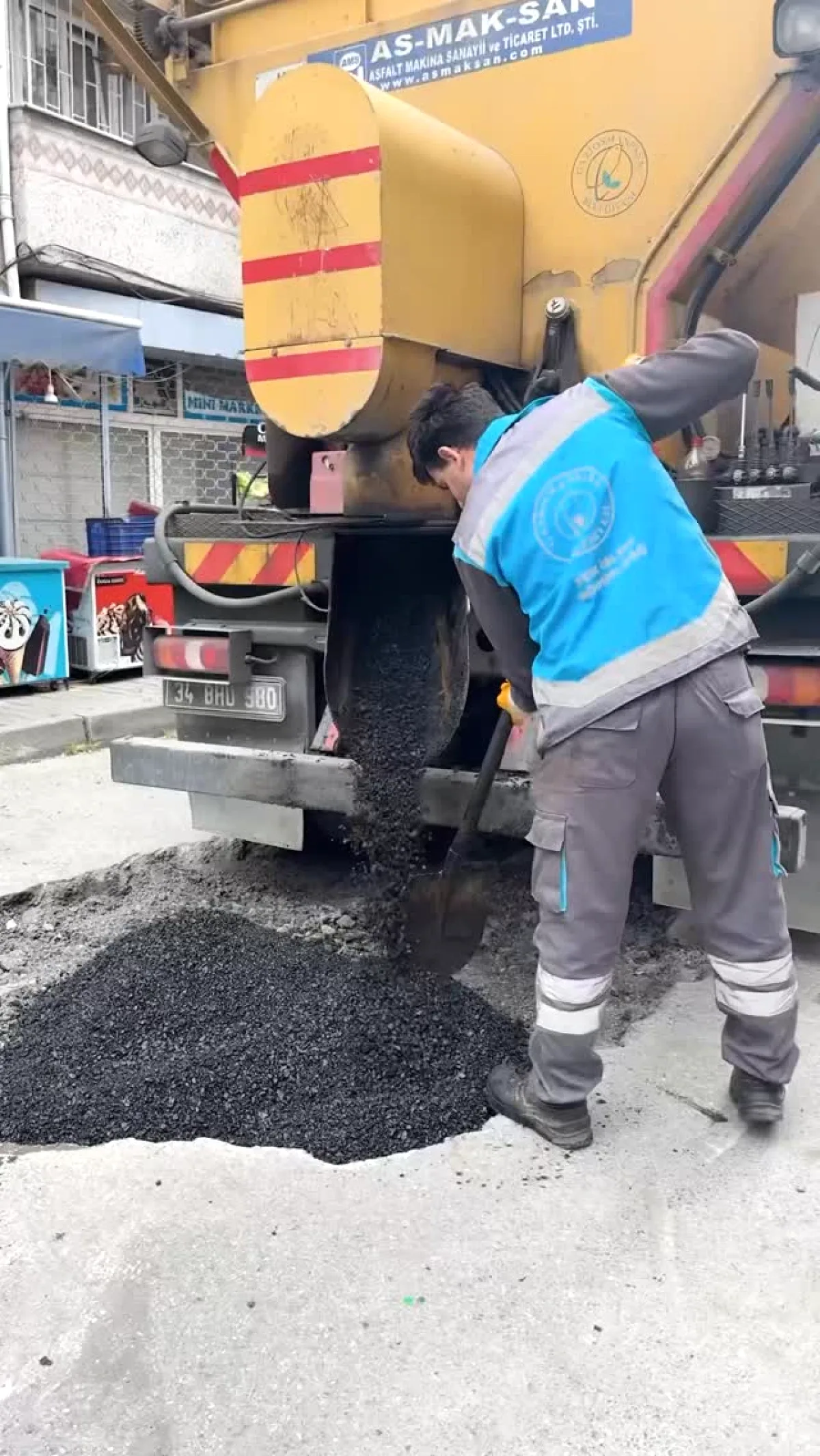 Gaziosmanpaşa'da Yollar Yenileniyor: Asfalt Çalışmaları İlçe Genelinde Devam Ediyor Gaziosmanpaşa'da Yollar Yenileniyor: Asfalt Çalışmaları İlçe Genelinde Devam Ediyor