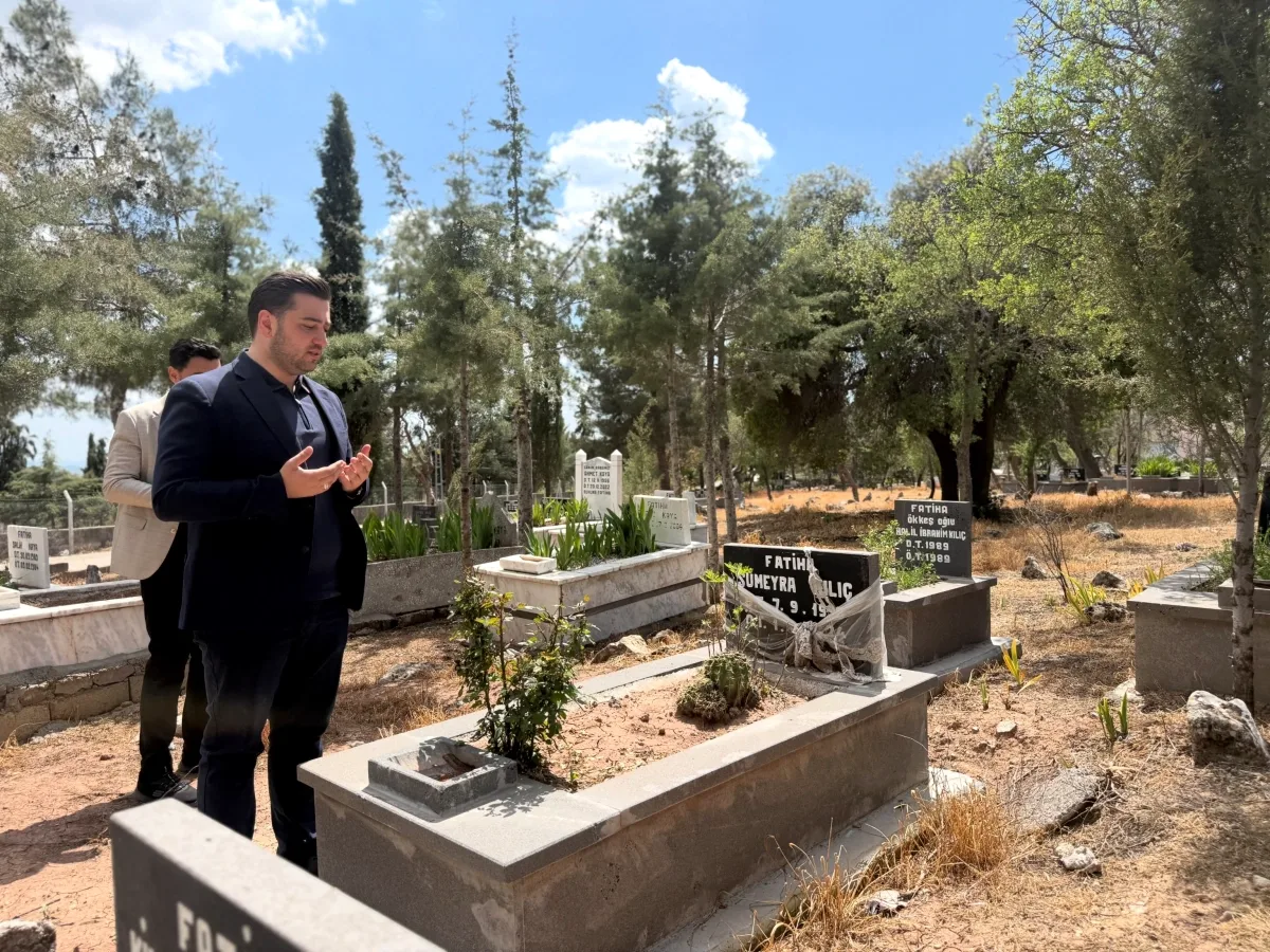 Şahinbey'de Vefa Ziyareti: Mesut Bozatlı'dan Merhum Gençlik Kolu Üyesine Kabir İbadeti Şahinbey'de Vefa Ziyareti: Mesut Bozatlı'dan Merhum Gençlik Kolu Üyesine Kabir İbadeti