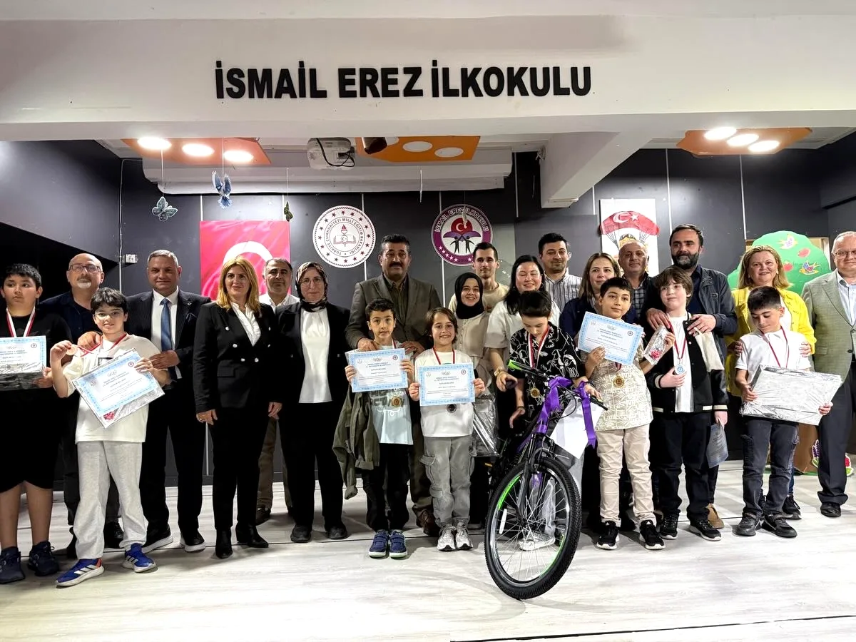 Kâğıthane'de Minik Matematikçiler Ödüllendirildi Kâğıthane'de Minik Matematikçiler Ödüllendirildi