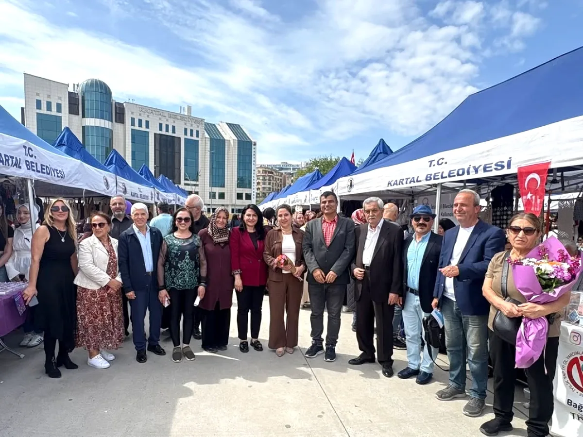 Kartal'da Kadın Emeği Pazarı'na Siyasi Destek Ziyareti Kartal'da Kadın Emeği Pazarı'na Siyasi Destek Ziyareti