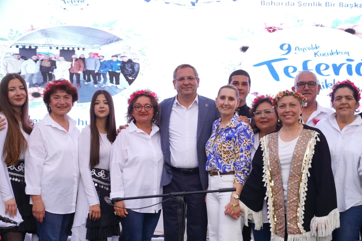 Ayvalık'ta Mahalleevleri Sanatla Coştu: Ritim ve Halk Oyunları Unutulmaz Gösteri Sundu Ayvalık'ta Mahalleevleri Sanatla Coştu: Ritim ve Halk Oyunları Unutulmaz Gösteri Sundu