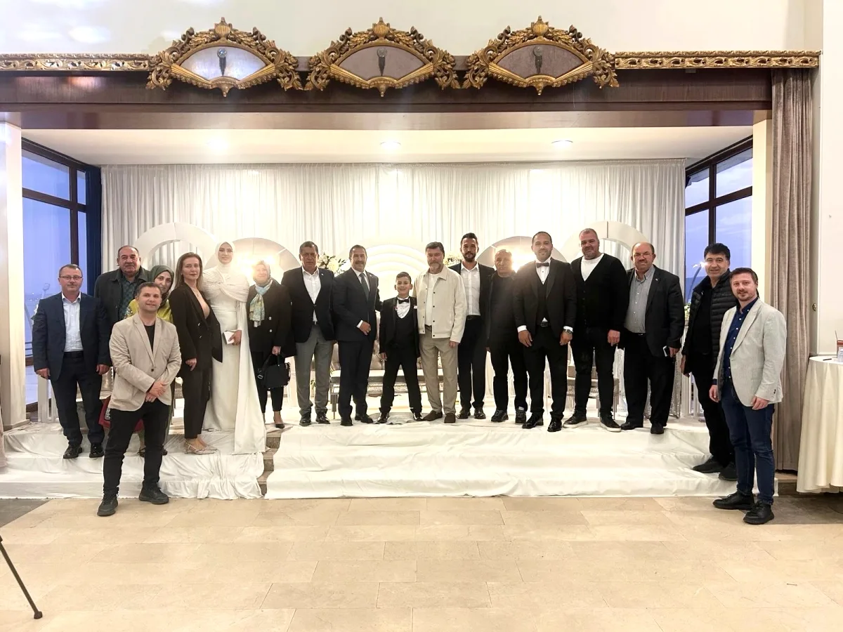 AK Partili Yöneticilerden Taşdan Ailesine Sünnet Cemiyetinde Anlamlı Ziyaret AK Partili Yöneticilerden Taşdan Ailesine Sünnet Cemiyetinde Anlamlı Ziyaret