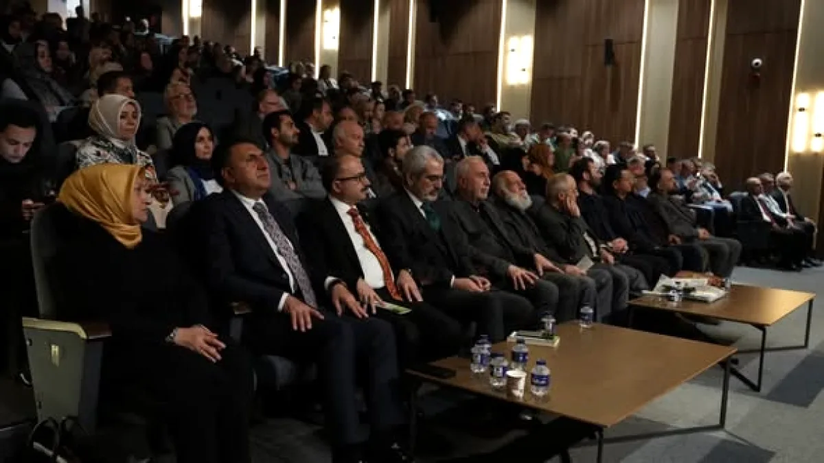 AK Partili Mesten, 22. Edebiyat Bülteni Şiir Gecesi'nde Ayasofya Gazelini Okudu AK Partili Mesten, 22. Edebiyat Bülteni Şiir Gecesi'nde Ayasofya Gazelini Okudu