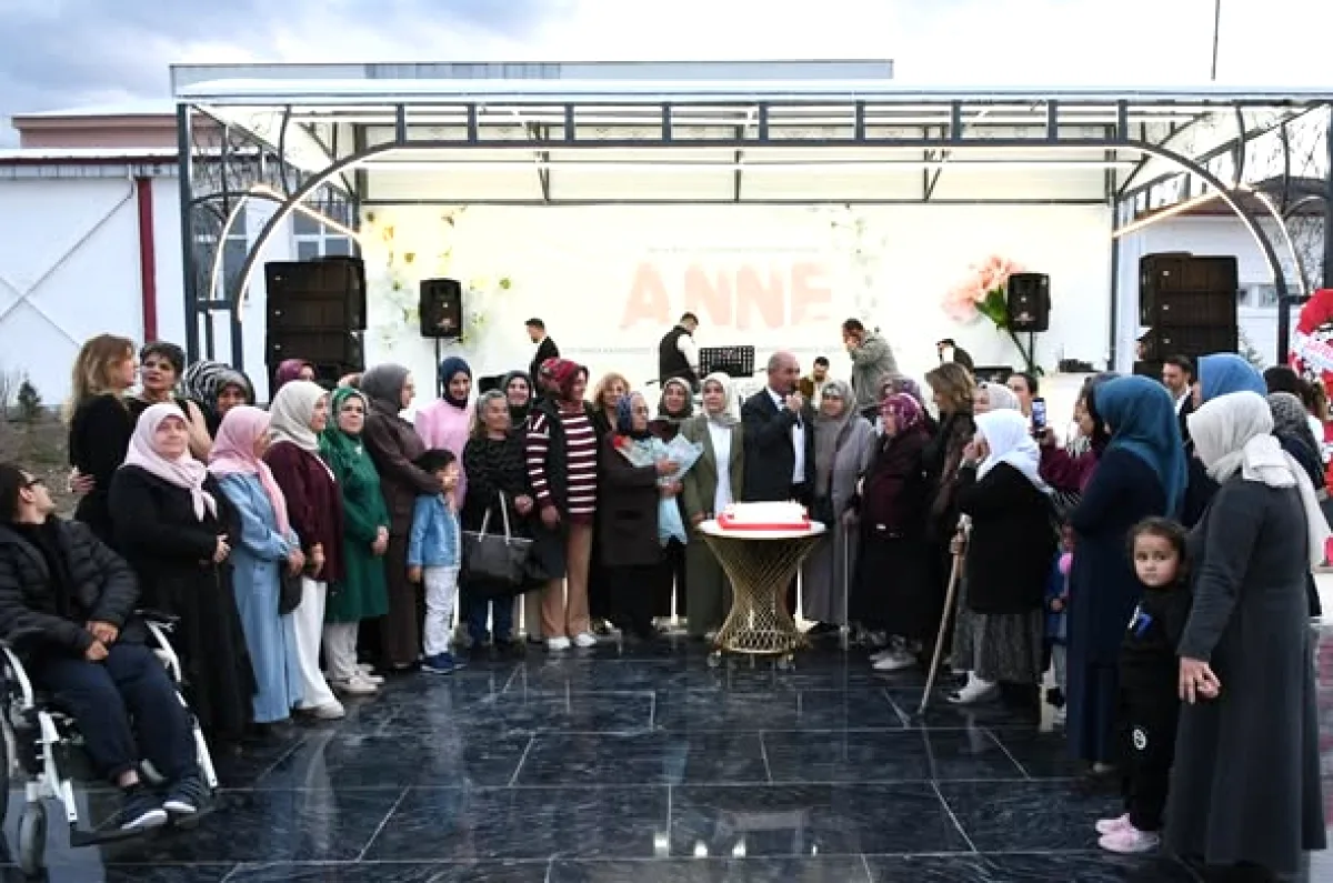 Kalecik Belediyesi'nden Anneler Günü Mesajı Kalecik Belediyesi'nden Anneler Günü Mesajı