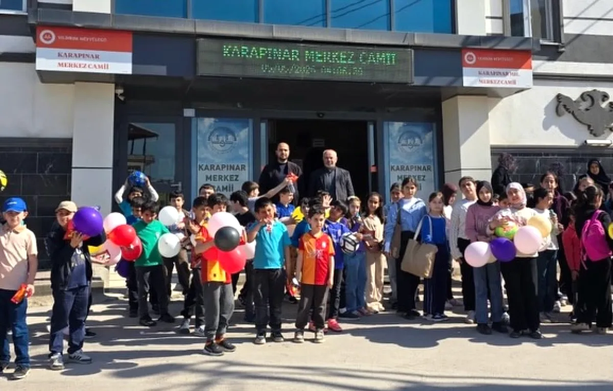 Bursa Yıldırım'da Manevi Buluşma: Gençler Camide Bir Araya Geldi Bursa Yıldırım'da Manevi Buluşma: Gençler Camide Bir Araya Geldi