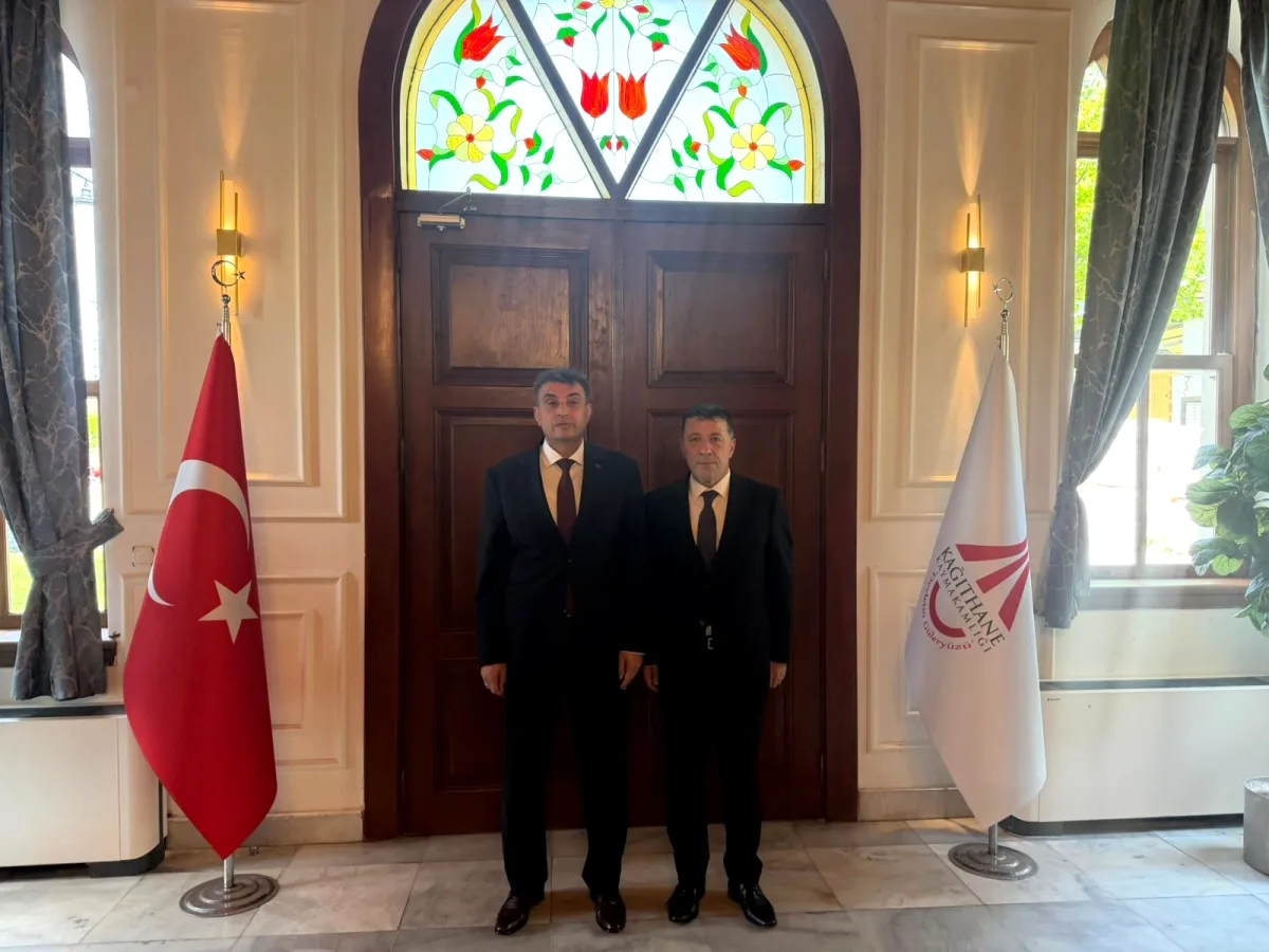 Kağıthane Kaymakamı'ndan MHP İlçe Başkanı'na Tebrik Ziyareti Kağıthane Kaymakamı'ndan MHP İlçe Başkanı'na Tebrik Ziyareti