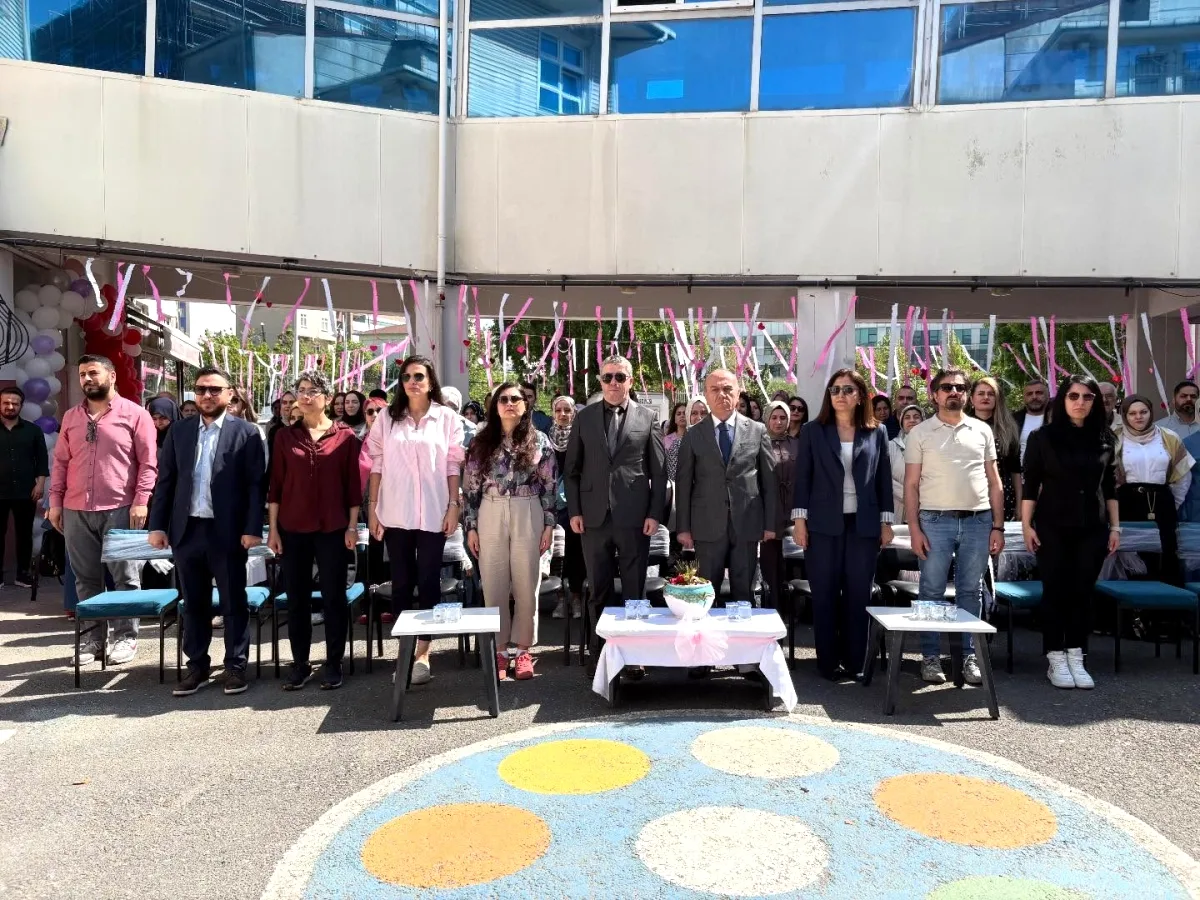 Sultangazi Nene Hatun Anaokulu'nda Anneler Günü Coşkusu Sultangazi Nene Hatun Anaokulu'nda Anneler Günü Coşkusu
