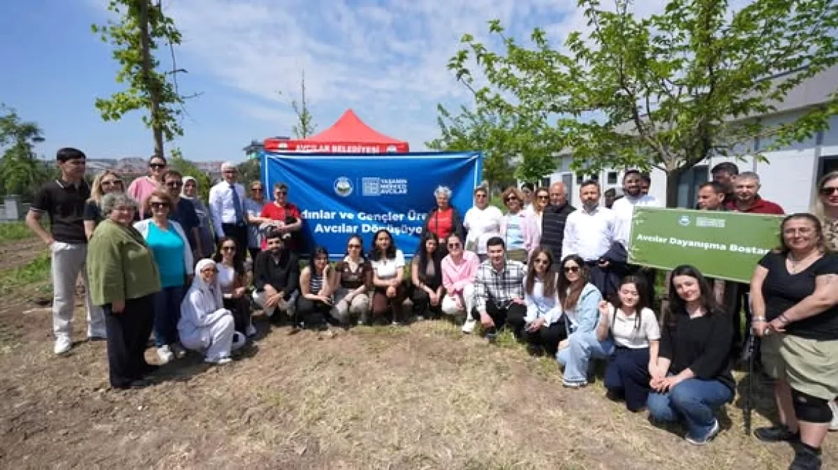 Avcılar'da Topluluk Bostanında 400 Fide Toprakla Buluştu Avcılar'da Topluluk Bostanında 400 Fide Toprakla Buluştu