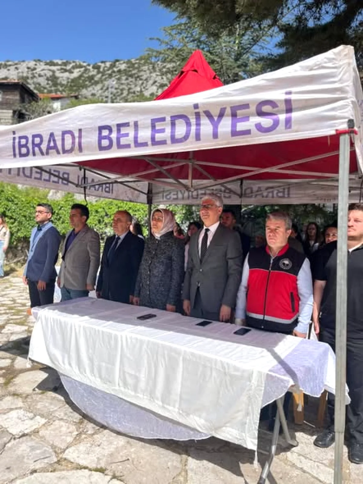 İbradı'da Yıl Sonu Sergisi Açıldı: Bir Yıllık Emek Görücüye Çıktı İbradı'da Yıl Sonu Sergisi Açıldı: Bir Yıllık Emek Görücüye Çıktı