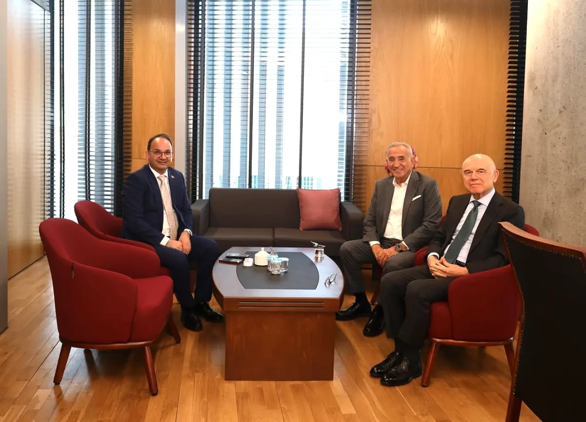 Süzer Holding Üst Yönetimi Şişli Kaymakamı Ertürkmen'i Ziyaret Etti Süzer Holding Üst Yönetimi Şişli Kaymakamı Ertürkmen'i Ziyaret Etti