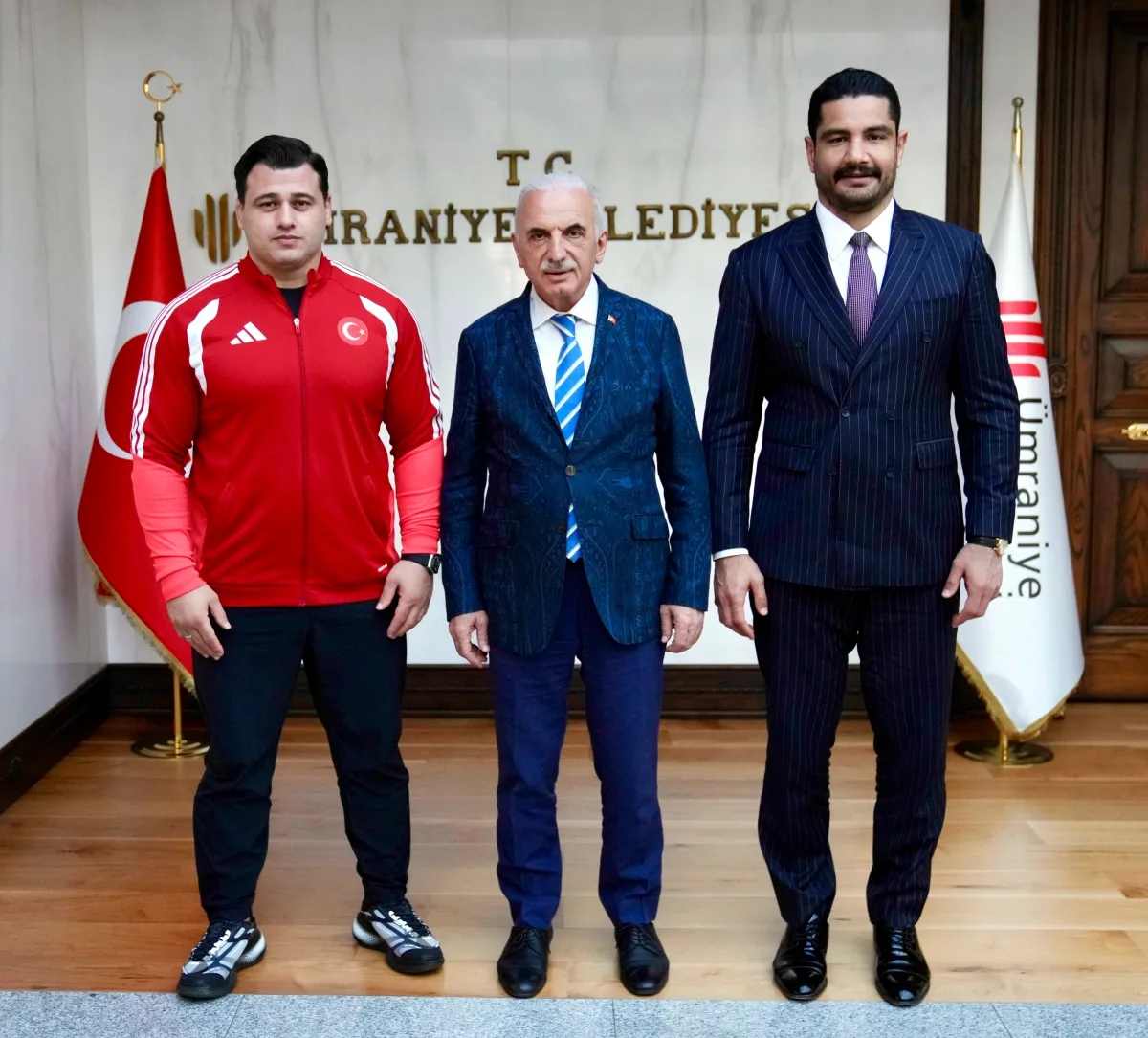 Ümraniye'de Gurur Ziyareti: Taha Akgül ve Rıza Kayaalp Belediyede Ağırlandı Ümraniye'de Gurur Ziyareti: Taha Akgül ve Rıza Kayaalp Belediyede Ağırlandı