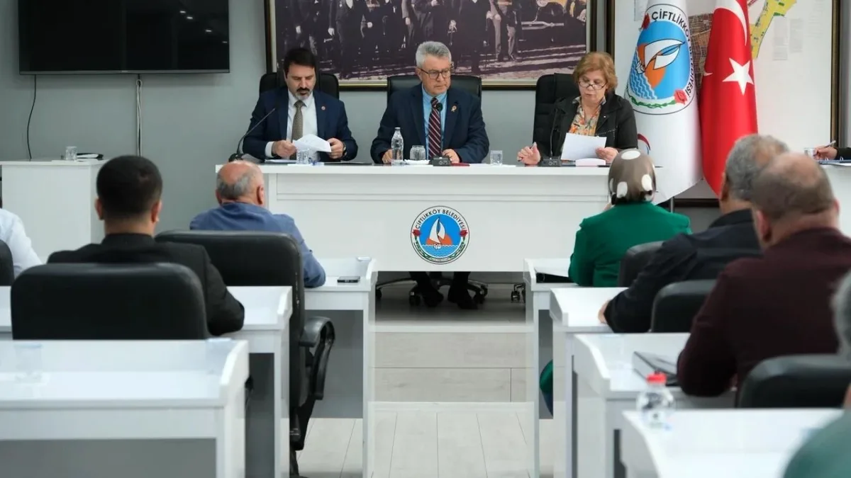 Çiftlikköy'de Bütçe Yüzde 74'e Ulaştı, E-Ruhsat Ücreti Kaldırıldı Çiftlikköy'de Bütçe Yüzde 74'e Ulaştı, E-Ruhsat Ücreti Kaldırıldı
