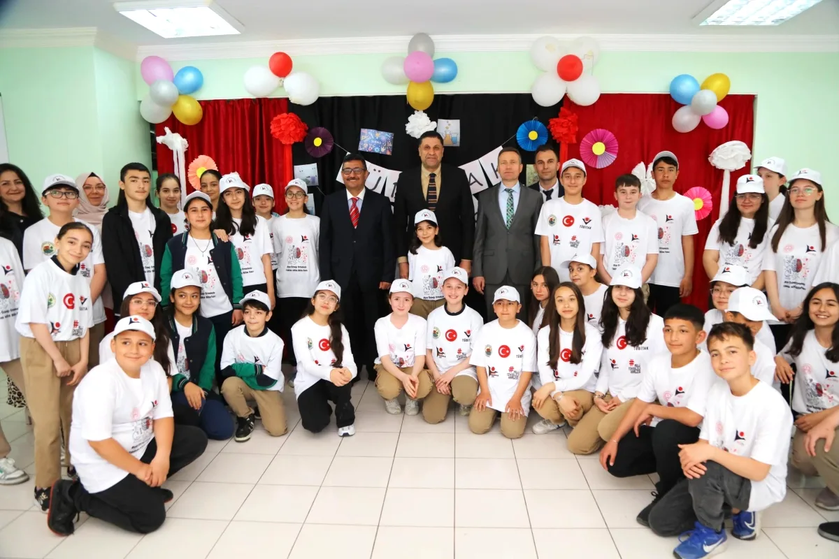 Gölbaşı'da Geleceğin Mucitleri Sahneye Çıktı Gölbaşı'da Geleceğin Mucitleri Sahneye Çıktı