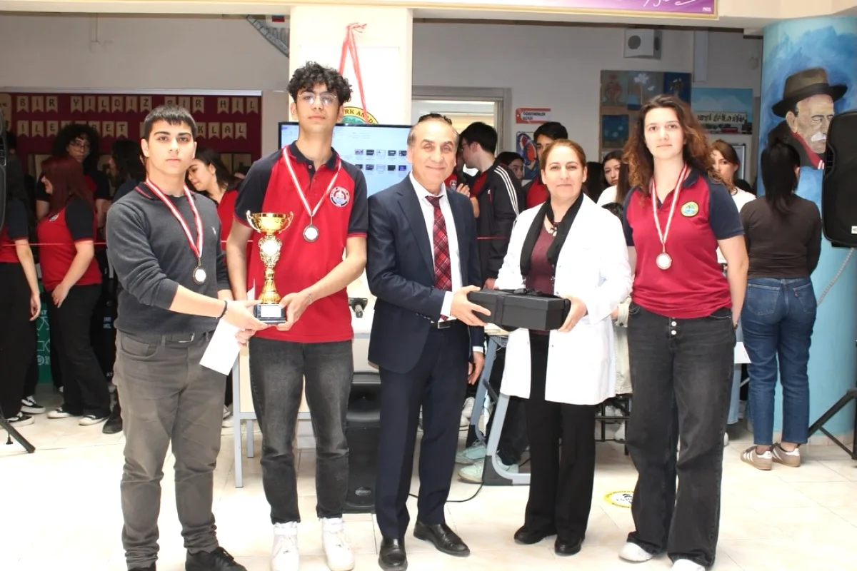 Çınarcık Atatürk Anadolu Lisesi'nden Münazarada İl İkinciliği Başarısı Çınarcık Atatürk Anadolu Lisesi'nden Münazarada İl İkinciliği Başarısı