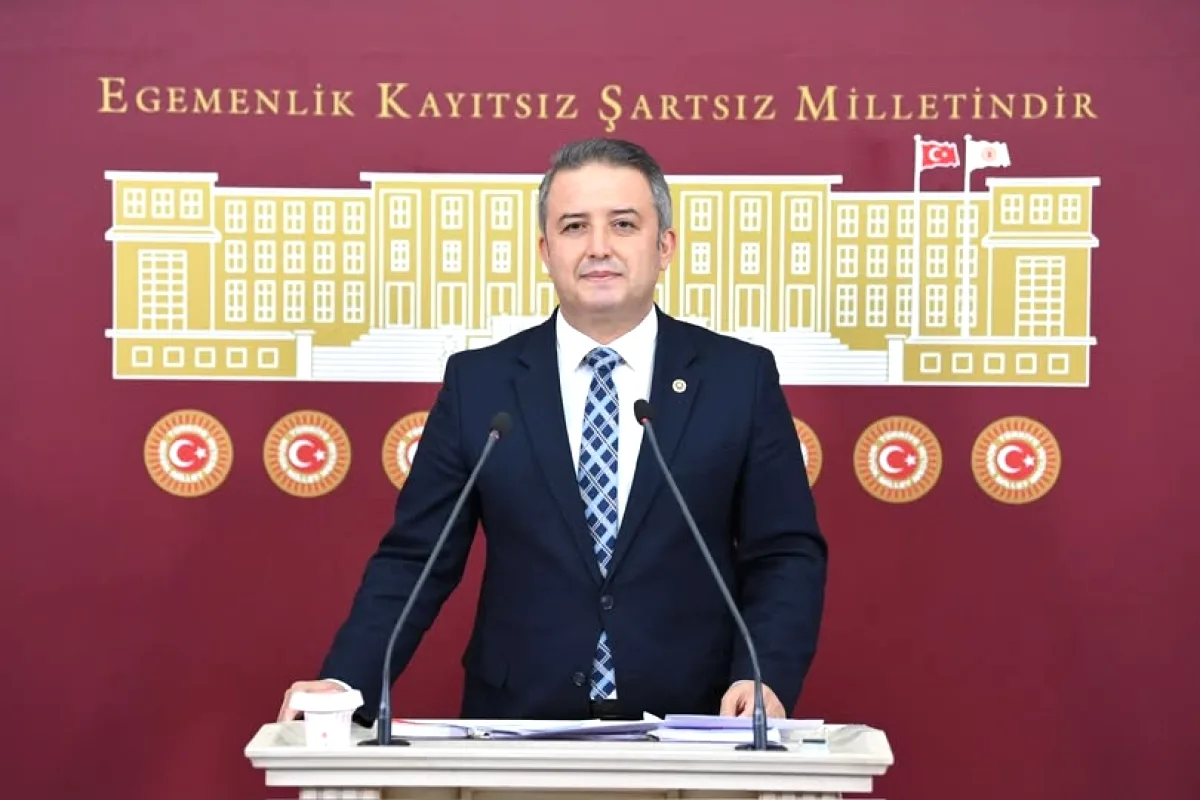 İsa Mesih Şahin'den Yeni Anayasa Çağrısı: 12 Eylül Gölgesi Tamamen Silinmeli İsa Mesih Şahin'den Yeni Anayasa Çağrısı: 12 Eylül Gölgesi Tamamen Silinmeli