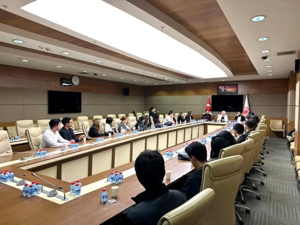 Ankara Milletvekili Yıldız, Hukuk Öğrencileriyle TBMM'de Buluştu Ankara Milletvekili Yıldız, Hukuk Öğrencileriyle TBMM'de Buluştu