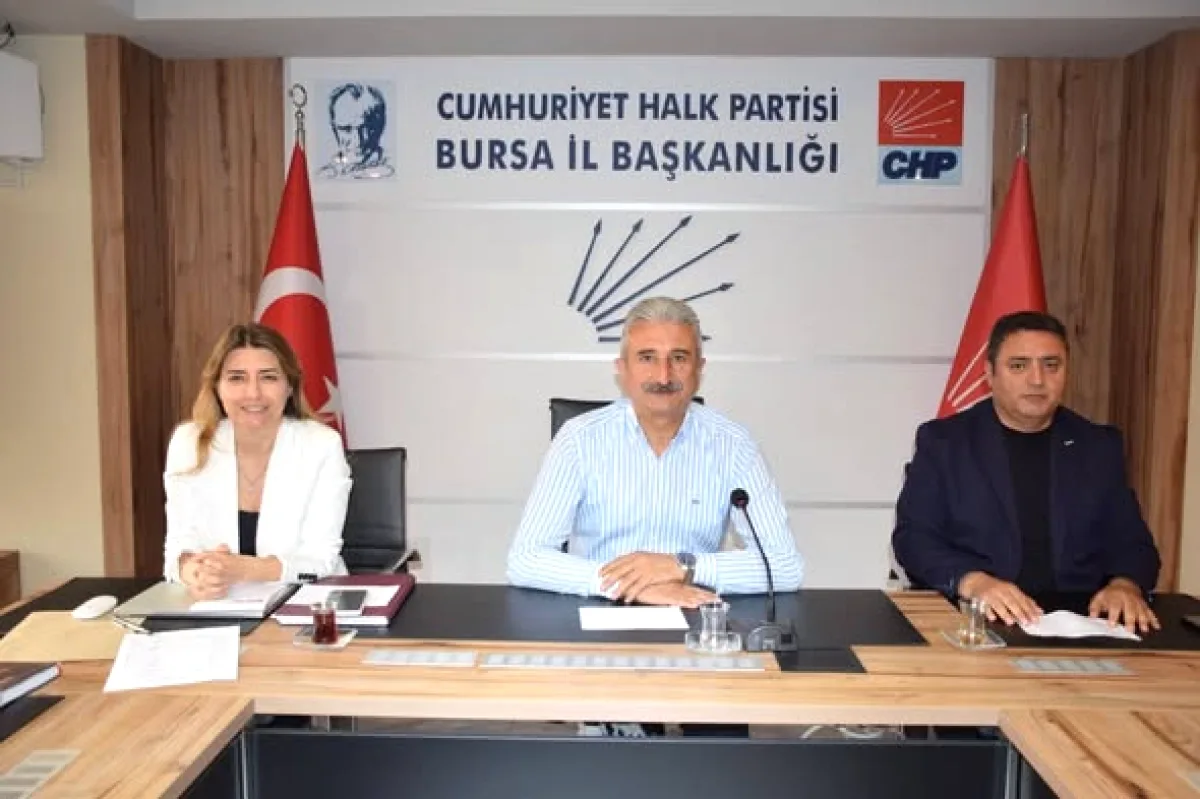 CHP Bursa İl Başkanı Nihat Yeşiltaş Başkanlığında Yönetim Kurulu Toplantısı CHP Bursa İl Başkanı Nihat Yeşiltaş Başkanlığında Yönetim Kurulu Toplantısı