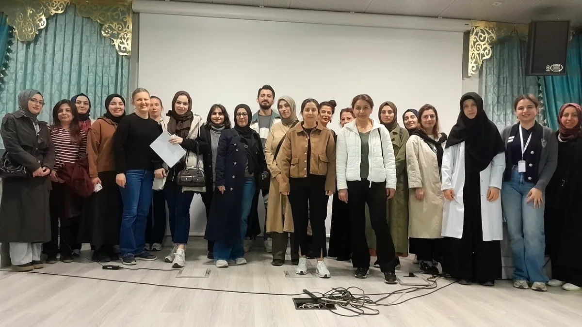 Esenler'de Aile Sağlığı Çalışanlarına Kanser ve Kronik Hastalık Eğitimi Esenler'de Aile Sağlığı Çalışanlarına Kanser ve Kronik Hastalık Eğitimi