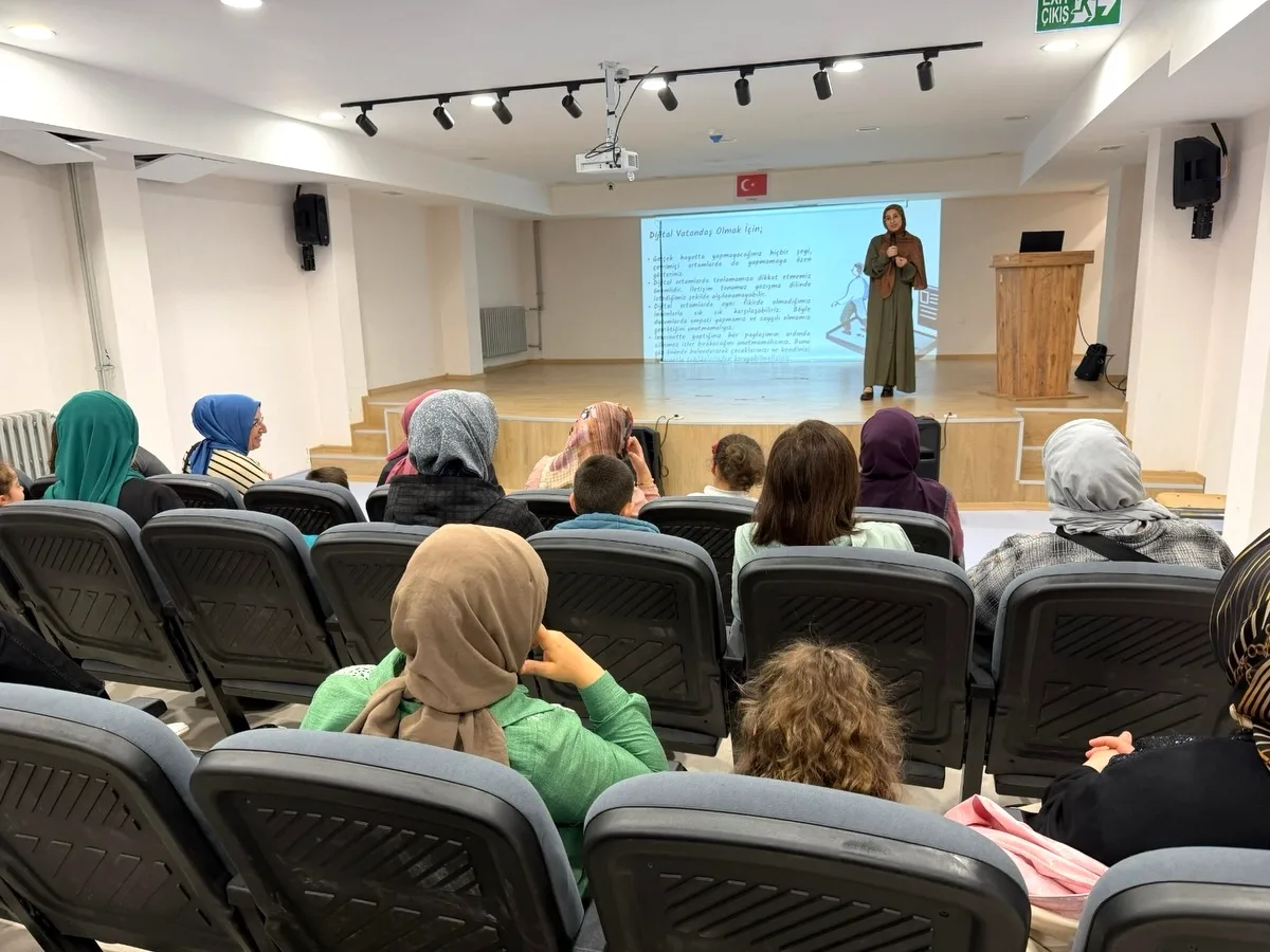 Esenler'de Dijital Farkındalık Seferberliği: Uzmanlar Okullarda Esenler'de Dijital Farkındalık Seferberliği: Uzmanlar Okullarda