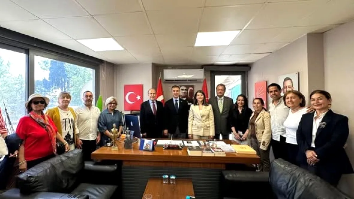 CHP'den Beşiktaş'a Üst Düzey Ziyaret: Tan, Türkmen ve Dursun İlçe Başkanlığı'nda CHP'den Beşiktaş'a Üst Düzey Ziyaret: Tan, Türkmen ve Dursun İlçe Başkanlığı'nda