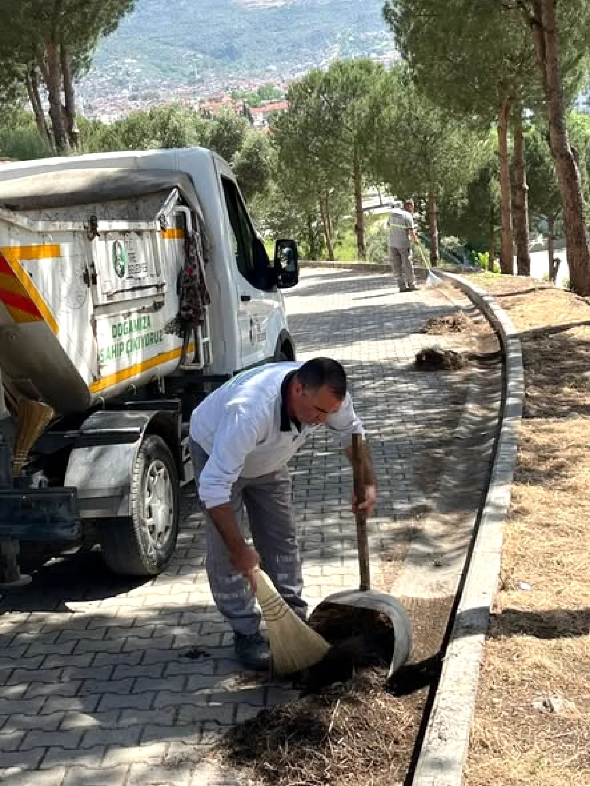 Tire'de Temizlik Seferberliği: Toptepe'den Gölete Kadar Tire'de Temizlik Seferberliği: Toptepe'den Gölete Kadar