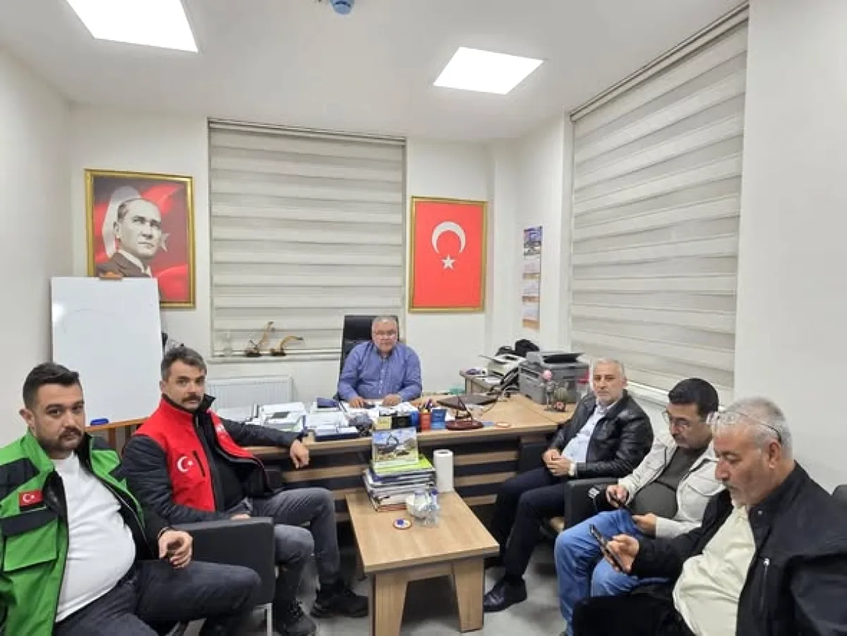 Nizip'te 1 Mayıs Kahvaltısı: Belediye Çalışanlarıyla Dayanışma Nizip'te 1 Mayıs Kahvaltısı: Belediye Çalışanlarıyla Dayanışma