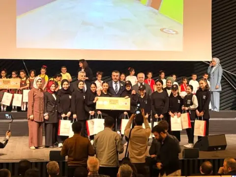 Başakşehir İTO Hüma Hatun İmam Hatip Ortaokulu İstanbul Birincisi Oldu