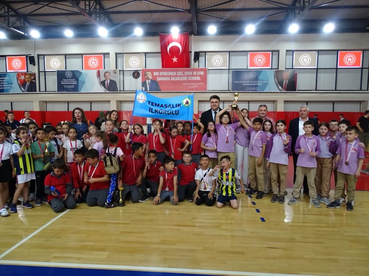 Havran'da Geleneksel Çocuk Oyunları Şenliği Coşkuyla Sona Erdi Havran'da Geleneksel Çocuk Oyunları Şenliği Coşkuyla Sona Erdi