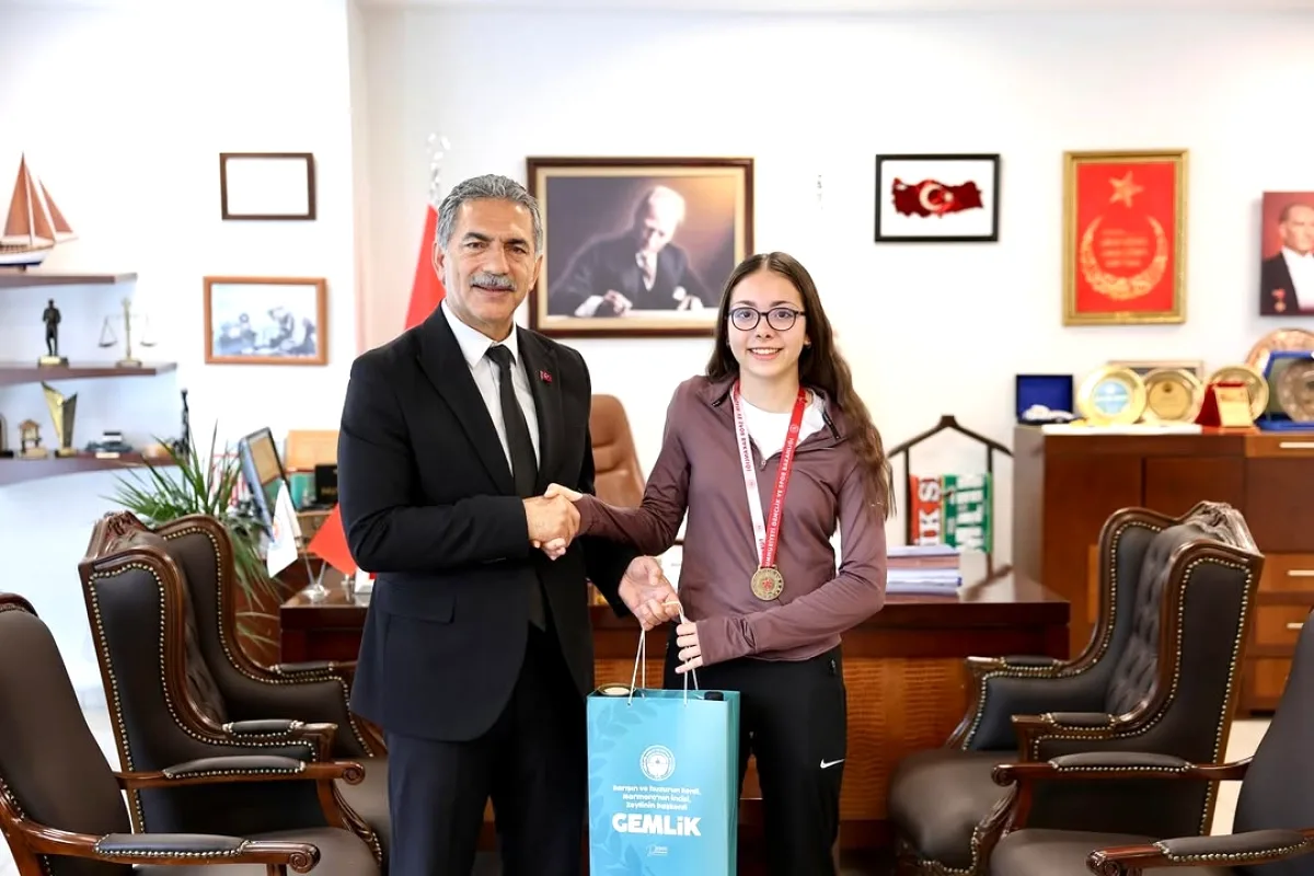 Gemlik'ten Türkiye Şampiyonu: Yıldız Kızlar 2000 Metre Yürüyüş Zaferi Gemlik'ten Türkiye Şampiyonu: Yıldız Kızlar 2000 Metre Yürüyüş Zaferi