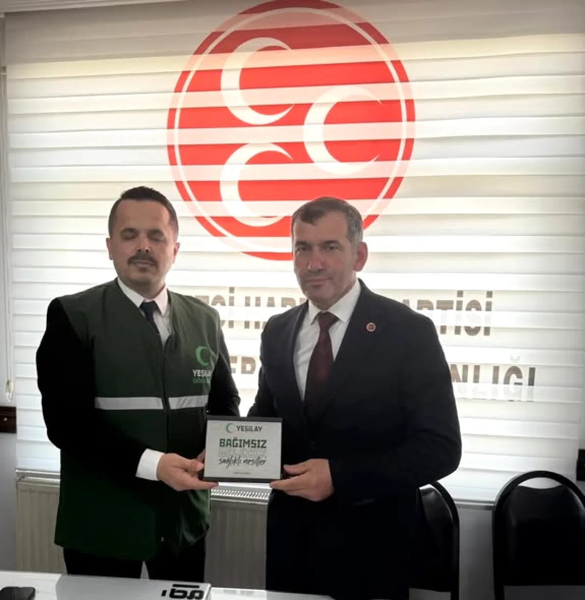 Yeşilay Bahçelievler'den MHP İlçe Başkanı'na Ziyaret Yeşilay Bahçelievler'den MHP İlçe Başkanı'na Ziyaret