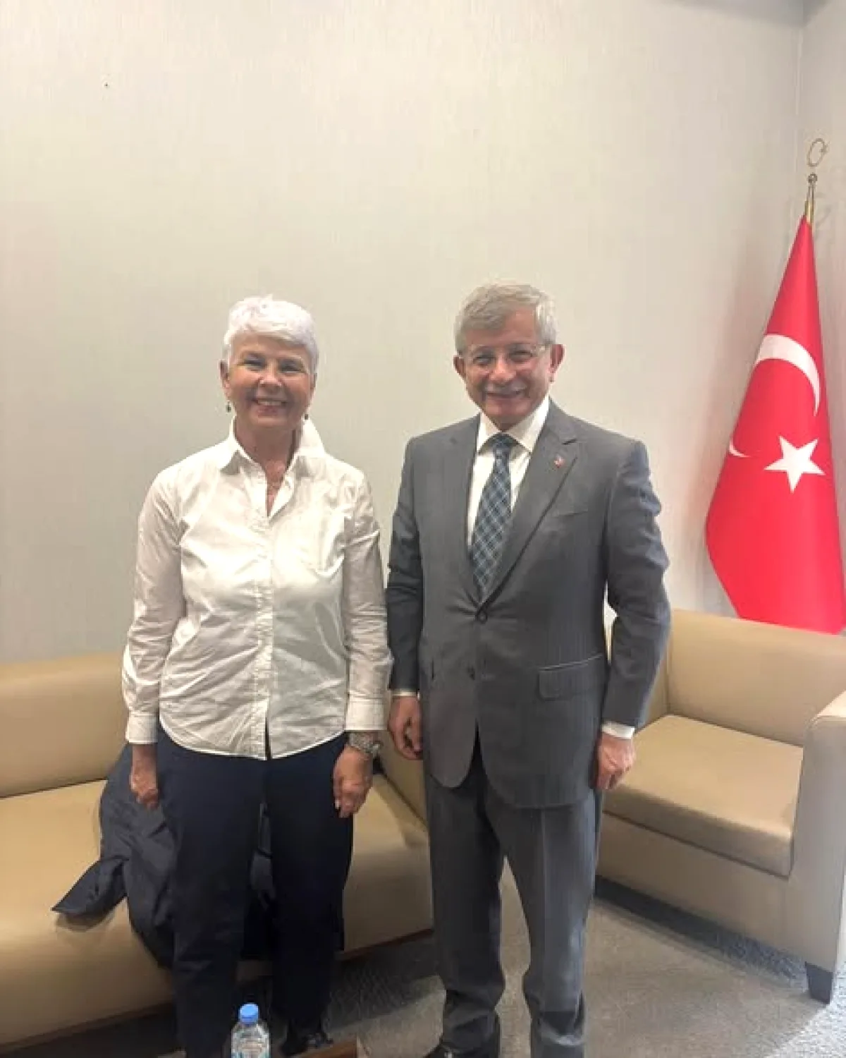 Davutoğlu, Eski Hırvatistan Başbakanı Kosor ile Balkanlar'ı Görüştü Davutoğlu, Eski Hırvatistan Başbakanı Kosor ile Balkanlar'ı Görüştü