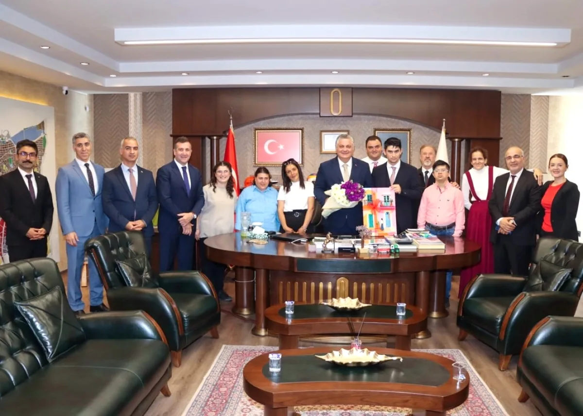 Yalova'da Özel Gereksinimli Gençlerin Anlamlı Ziyareti Yalova'da Özel Gereksinimli Gençlerin Anlamlı Ziyareti