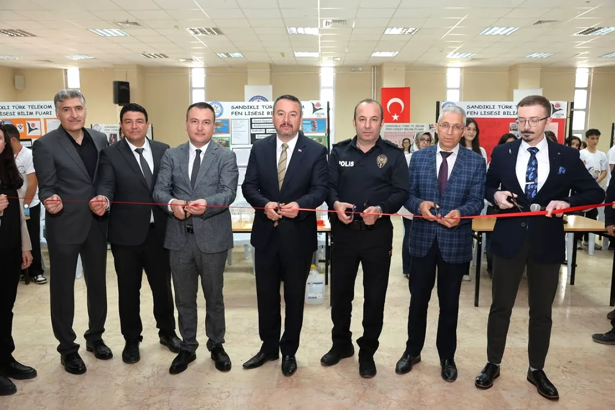 Sandıklı'da Genç Bilim İnsanları Projelerini Sergiledi Sandıklı'da Genç Bilim İnsanları Projelerini Sergiledi