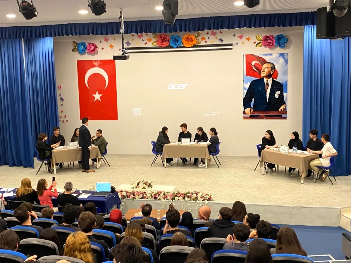 Zeytinburnu Bilgi Yarışması'nda Şampiyon Kırımlı İsmail Rüştü Olcay Anadolu Lisesi Zeytinburnu Bilgi Yarışması'nda Şampiyon Kırımlı İsmail Rüştü Olcay Anadolu Lisesi