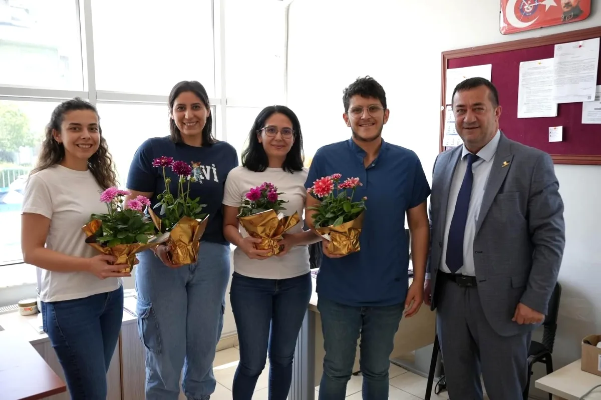 Canbay'dan Hemşireler Haftası Kutlaması: "Sağlık Sistemimizin Yapı Taşları" Canbay'dan Hemşireler Haftası Kutlaması: "Sağlık Sistemimizin Yapı Taşları"