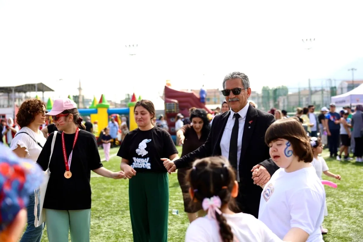 Gemlik'te Engeller Sevgiyle Aşılıyor: 2. Engelsiz Festivali Coşkusu Gemlik'te Engeller Sevgiyle Aşılıyor: 2. Engelsiz Festivali Coşkusu