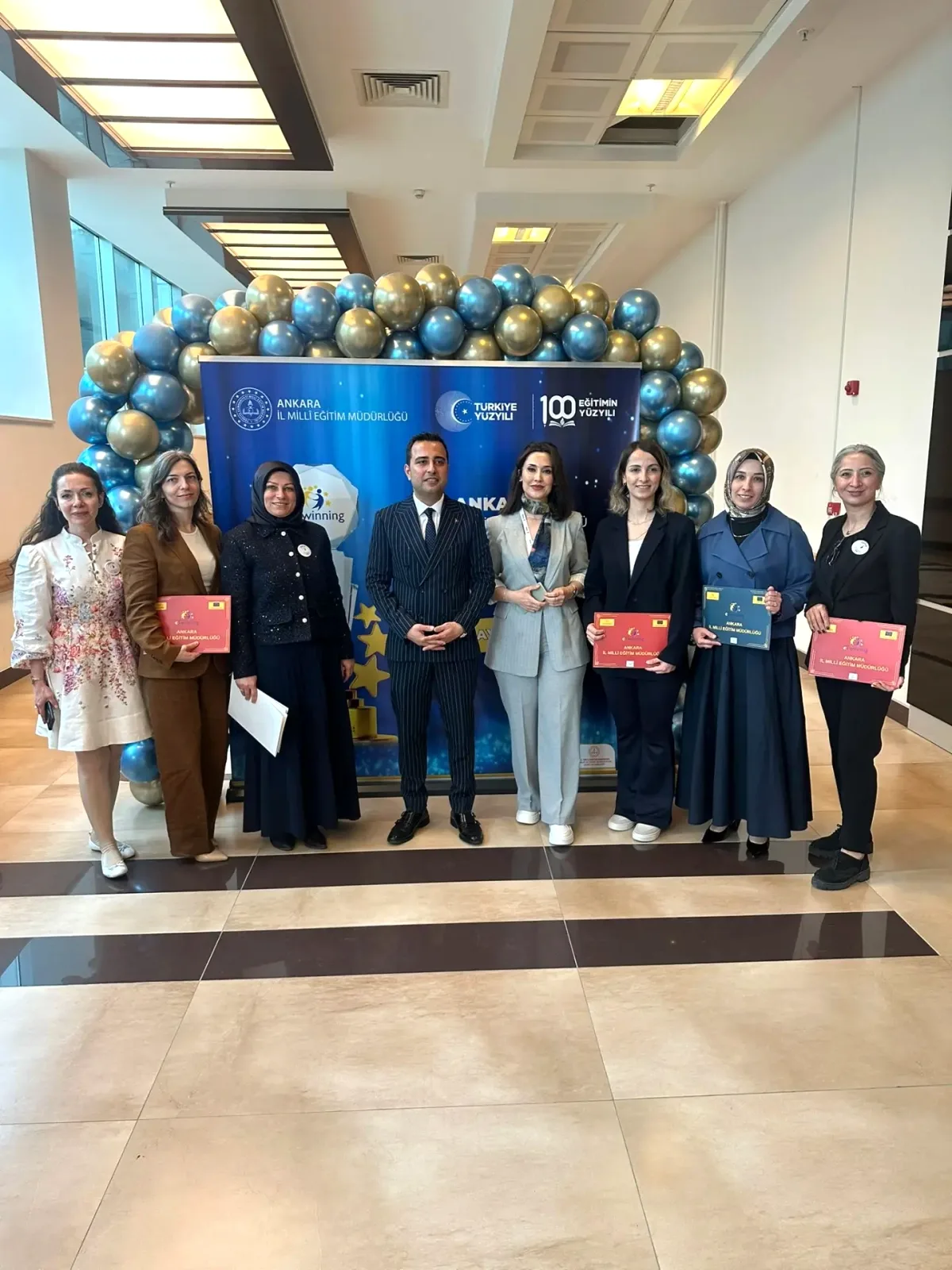 Elmadağ eTwinning Başarısı: Öğretmenler Ödüllendirildi Elmadağ eTwinning Başarısı: Öğretmenler Ödüllendirildi
