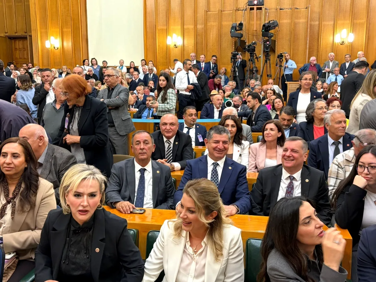 CHP'de Haftalık Grup Toplantısı: Özgür Özel Gündemi Değerlendirdi CHP'de Haftalık Grup Toplantısı: Özgür Özel Gündemi Değerlendirdi