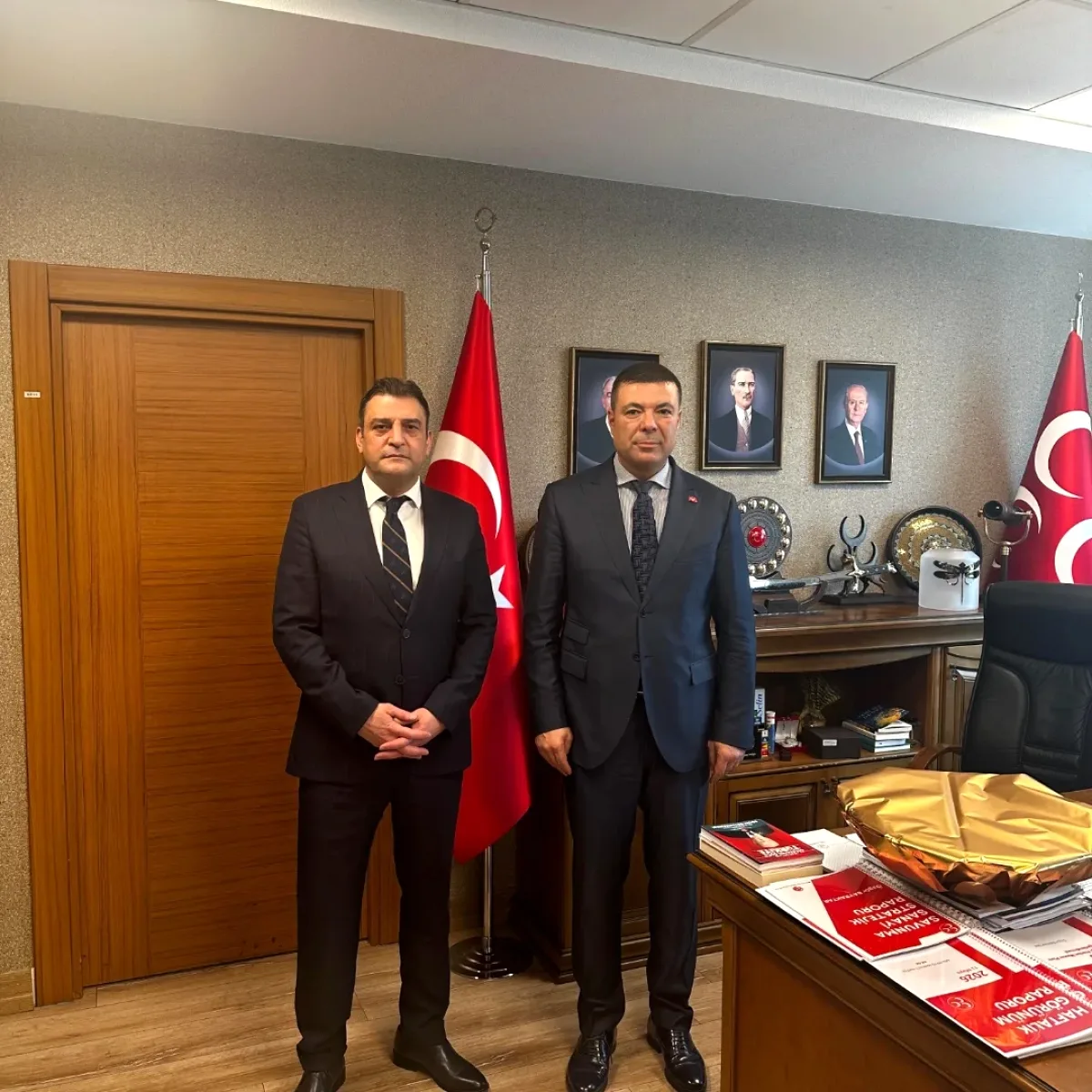 MHP Bursa'dan Genel Başkan Yardımcısı Bayraktar'a Ziyaret MHP Bursa'dan Genel Başkan Yardımcısı Bayraktar'a Ziyaret