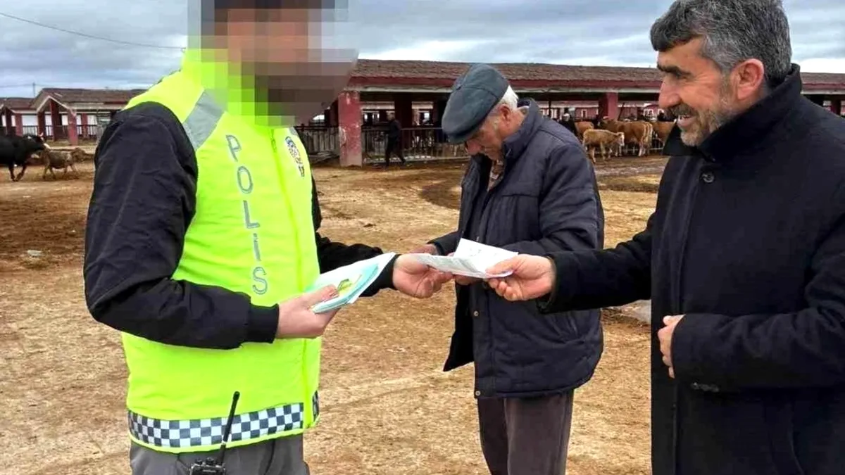 Ağrı'da Kurban Pazarında Güvenlik Seferberliği: Sahte Para Uyarısı Ağrı'da Kurban Pazarında Güvenlik Seferberliği: Sahte Para Uyarısı