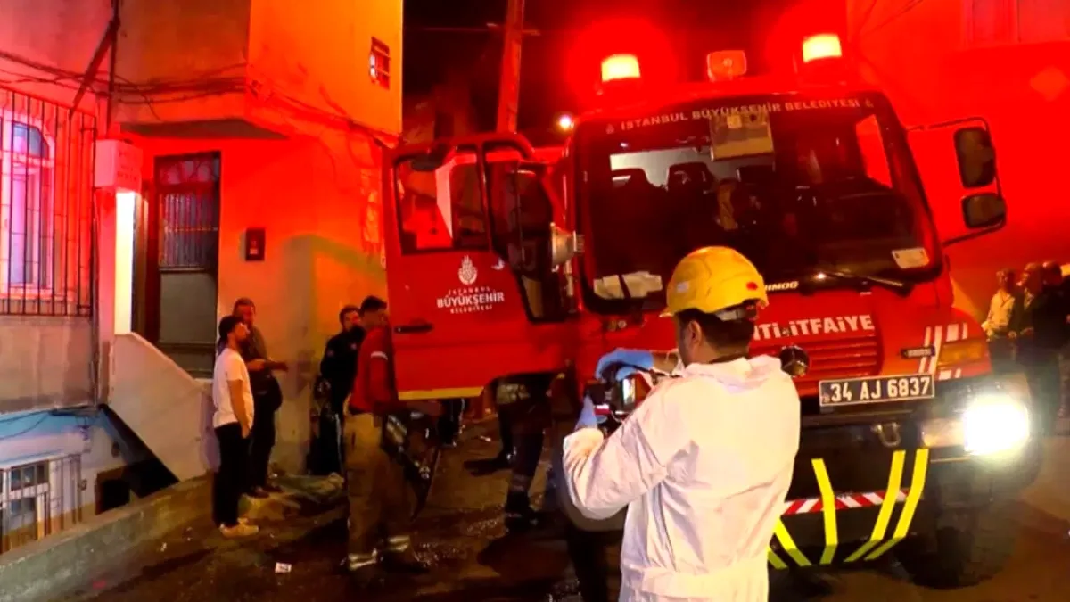 Eyüpsultan'da Bodrum Kat Yangını: 2'si Çocuk 4 Kişi Yaralandı Eyüpsultan'da Bodrum Kat Yangını: 2'si Çocuk 4 Kişi Yaralandı
