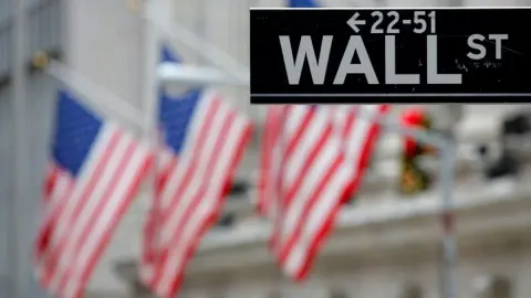 New York Borsası Karışık Kapandı: Enflasyon ve Petrol Şok Etkisi