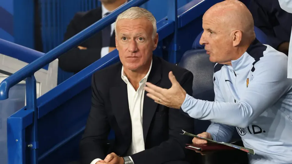 Didier Deschamps'tan Modern Futbola Taktiksel Dokunuş: Serinleme Molaları Oyunu Değiştiriyor mu? görseli