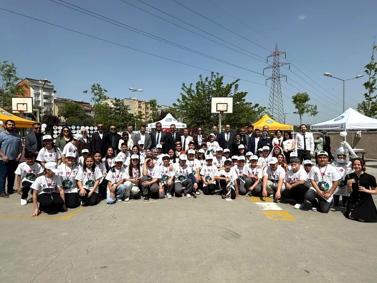 Avcılar'da Bilim Şöleni: TÜBİTAK 4006 Fuarı'nda Öğrenci Projeleri İlgi Odağı Oldu Avcılar'da Bilim Şöleni: TÜBİTAK 4006 Fuarı'nda Öğrenci Projeleri İlgi Odağı Oldu