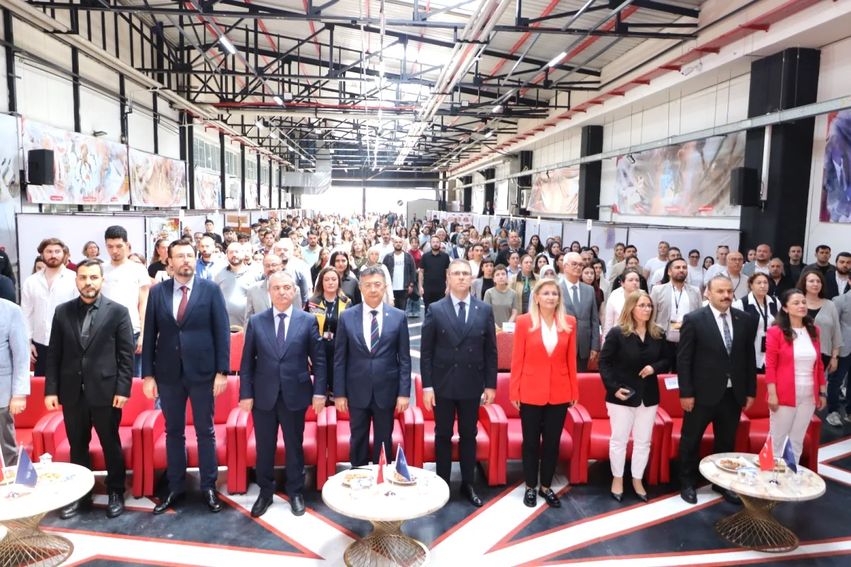Avcılar Kaymakamı Dr. Orhan Burhan Üniversite Kültür Festivalinde Avcılar Kaymakamı Dr. Orhan Burhan Üniversite Kültür Festivalinde