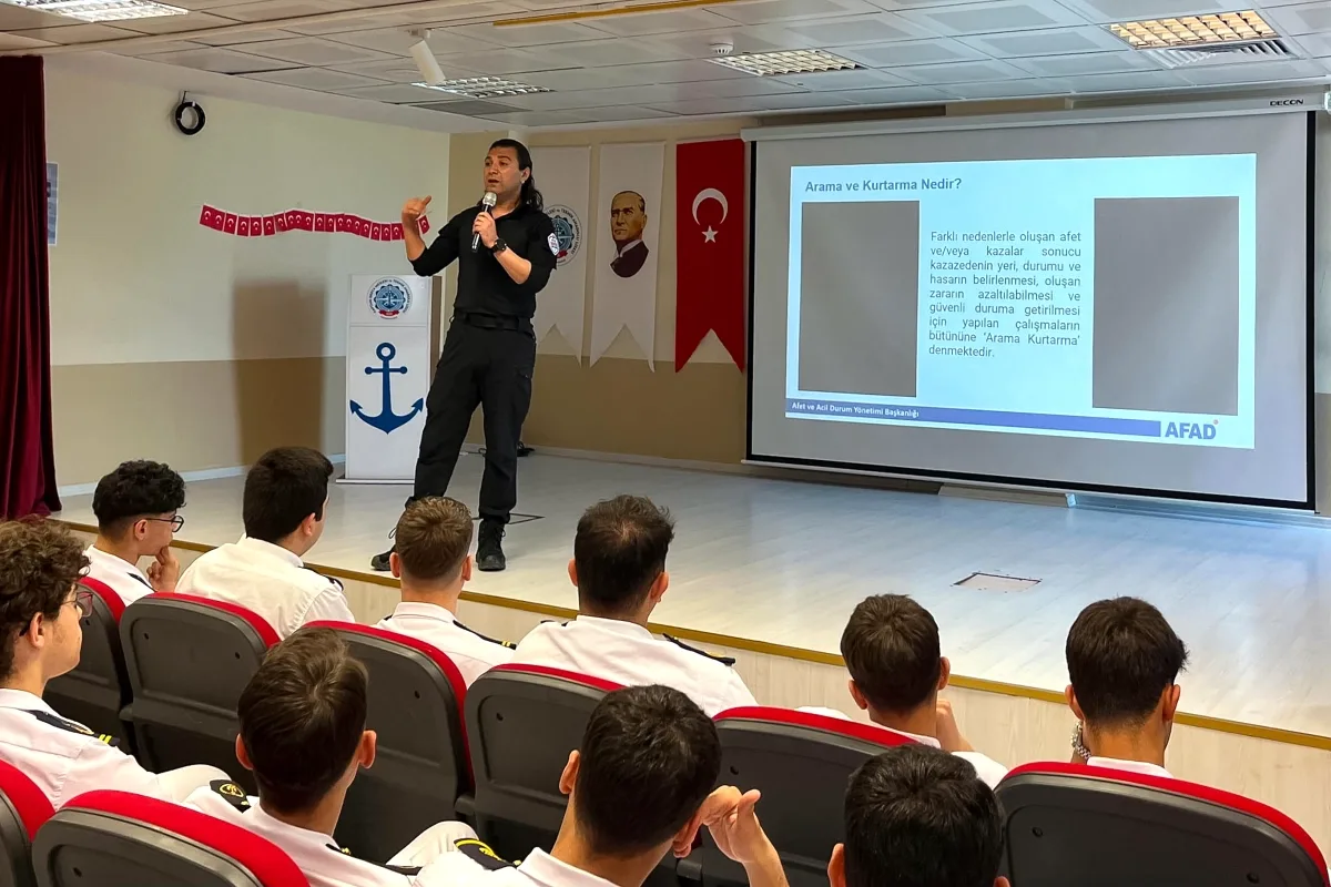 Büyükçekmece'de Gençlere Afet Bilinci Eğitimi: BAKUT Okul Sıralarında Büyükçekmece'de Gençlere Afet Bilinci Eğitimi: BAKUT Okul Sıralarında
