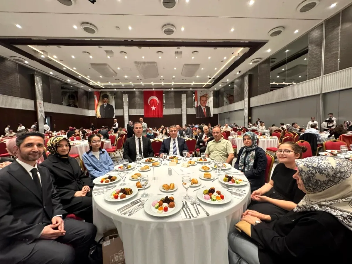 Tuzla'da Aileler Kitap İçin Yarıştı: Okuma Kültürü Evlere Taşındı Tuzla'da Aileler Kitap İçin Yarıştı: Okuma Kültürü Evlere Taşındı