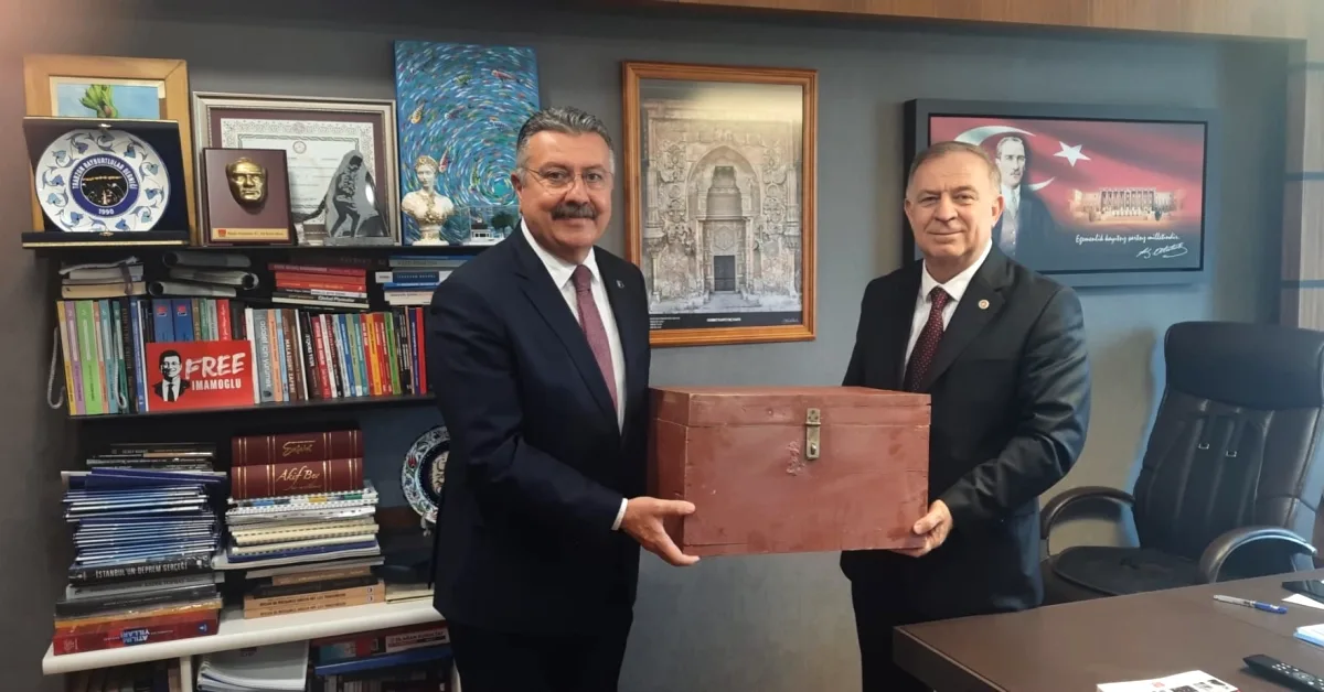 Gökan Zeybek, Alp Kargı'yı TBMM'de Ağırladı Gökan Zeybek, Alp Kargı'yı TBMM'de Ağırladı