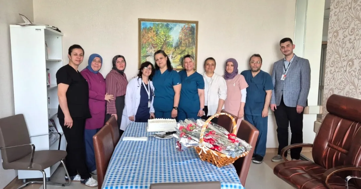 Polatlı'da Hemşireler Haftası'nda Manevi Destek ve Hediye Ziyareti Polatlı'da Hemşireler Haftası'nda Manevi Destek ve Hediye Ziyareti