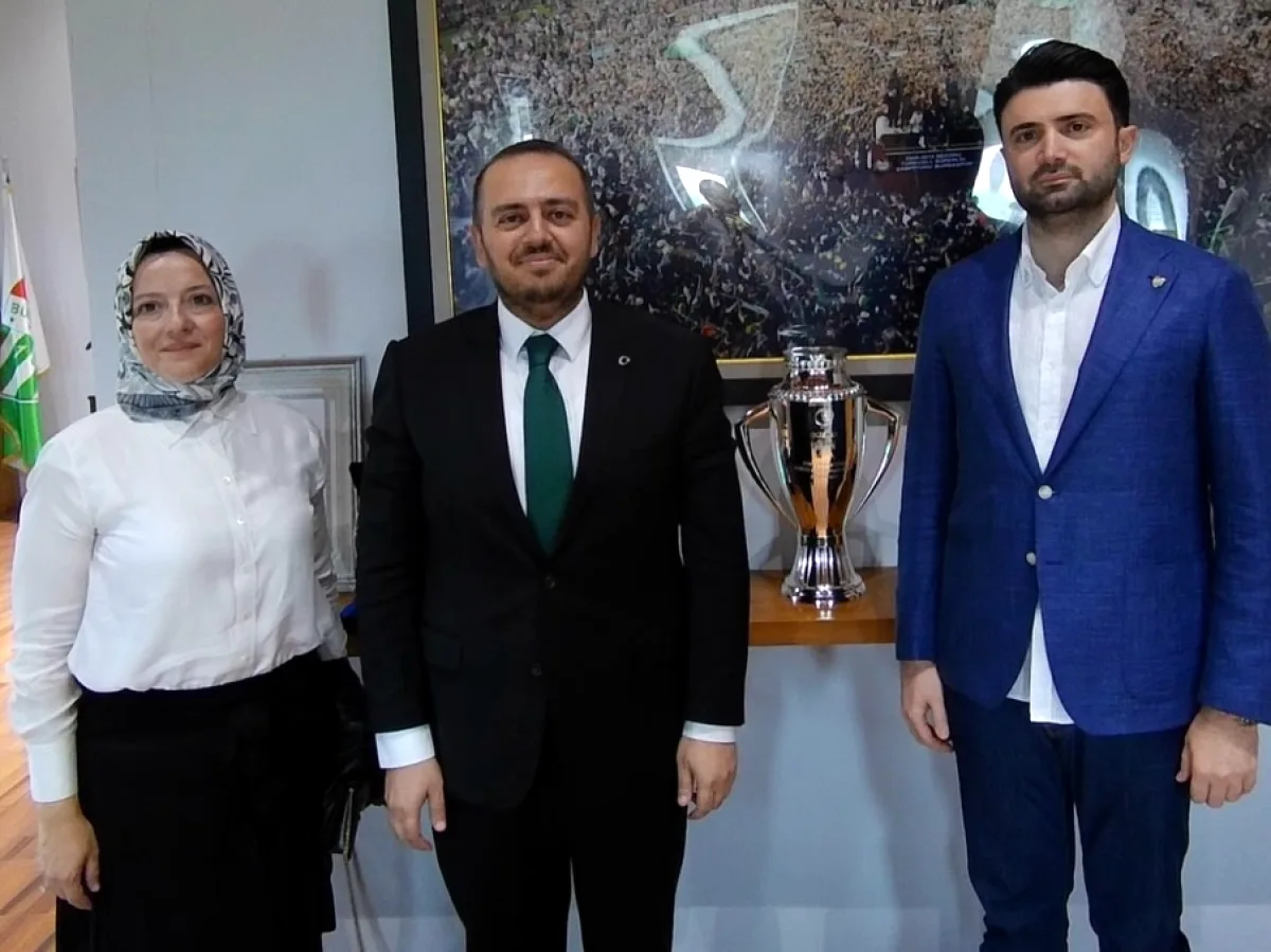 Bursaspor Başkanı Çelik, Hayat Hastanesi Yönetimi ile Görüştü Bursaspor Başkanı Çelik, Hayat Hastanesi Yönetimi ile Görüştü